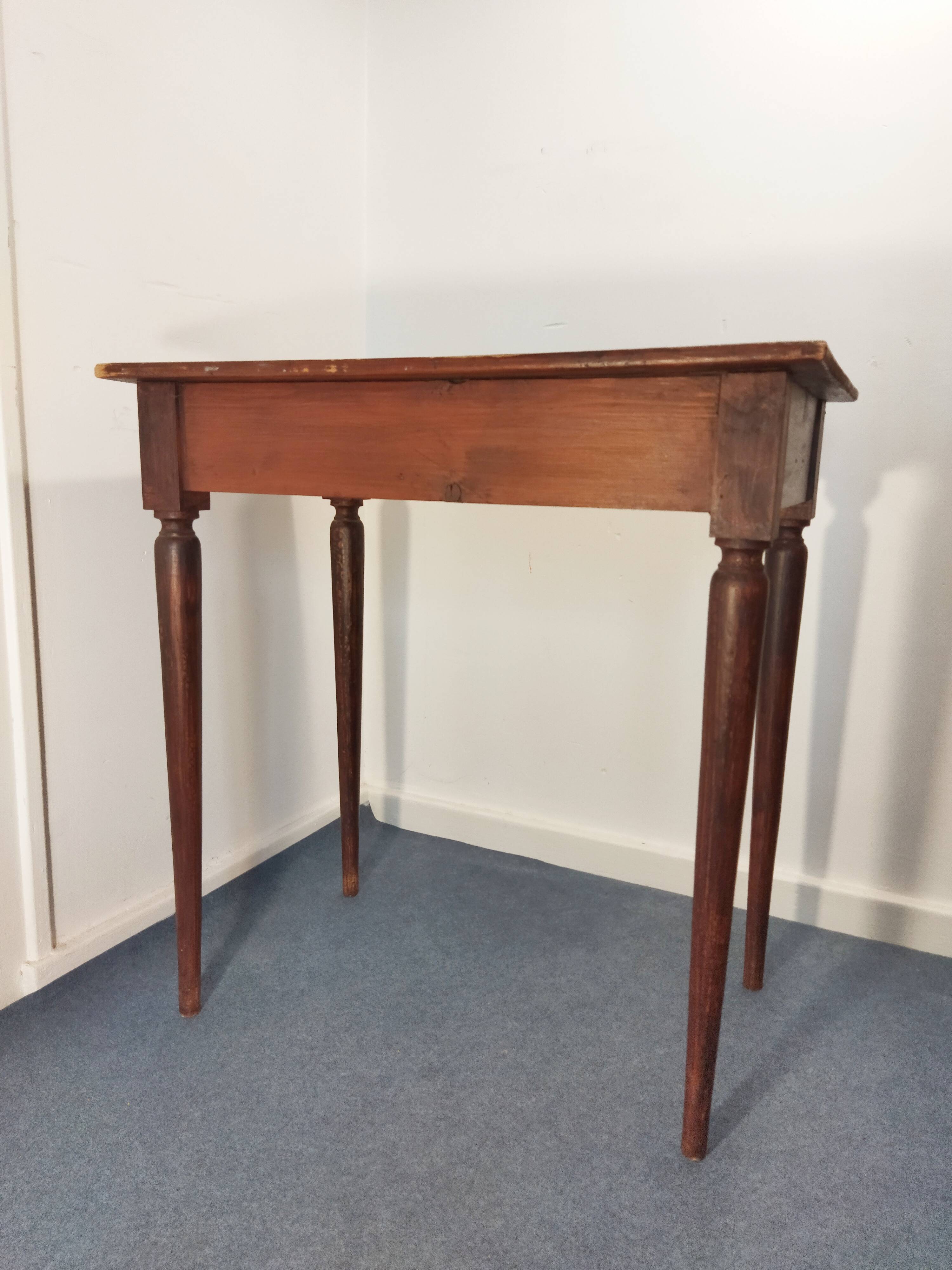 Desktop foot spindles