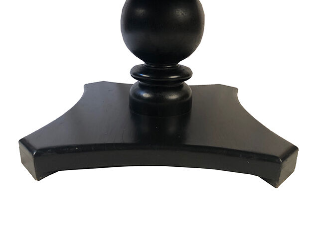 Table circulaire en bois noirci, pied central balustre