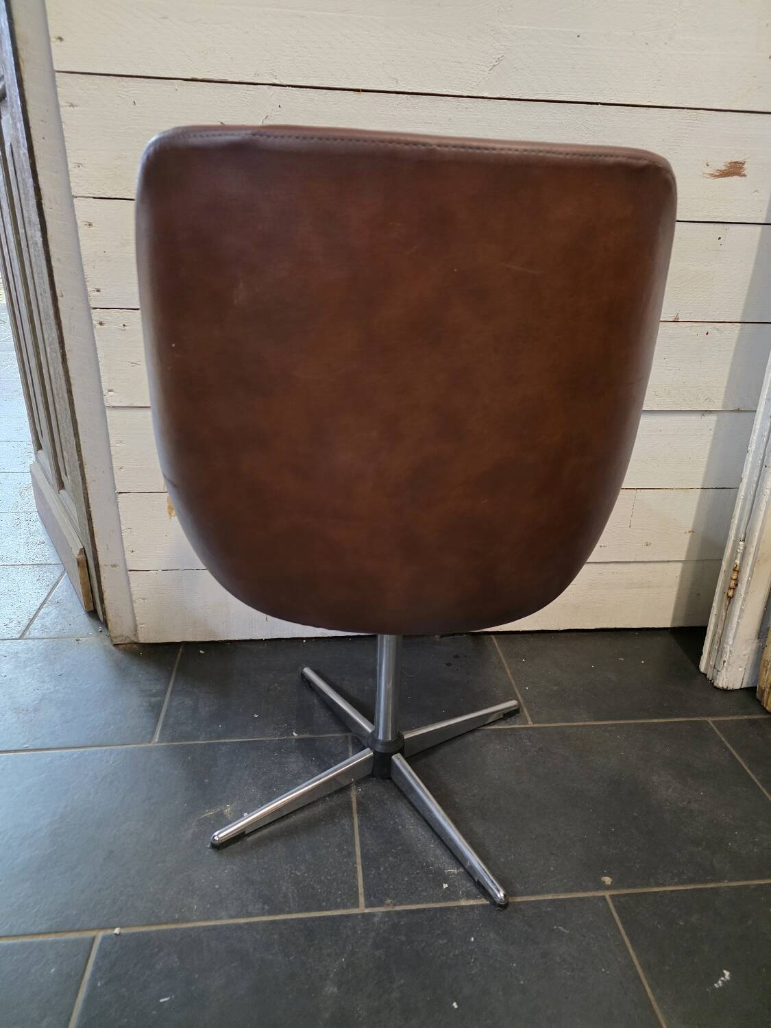 Swivel armchair with chrome metal legs from the 70s
