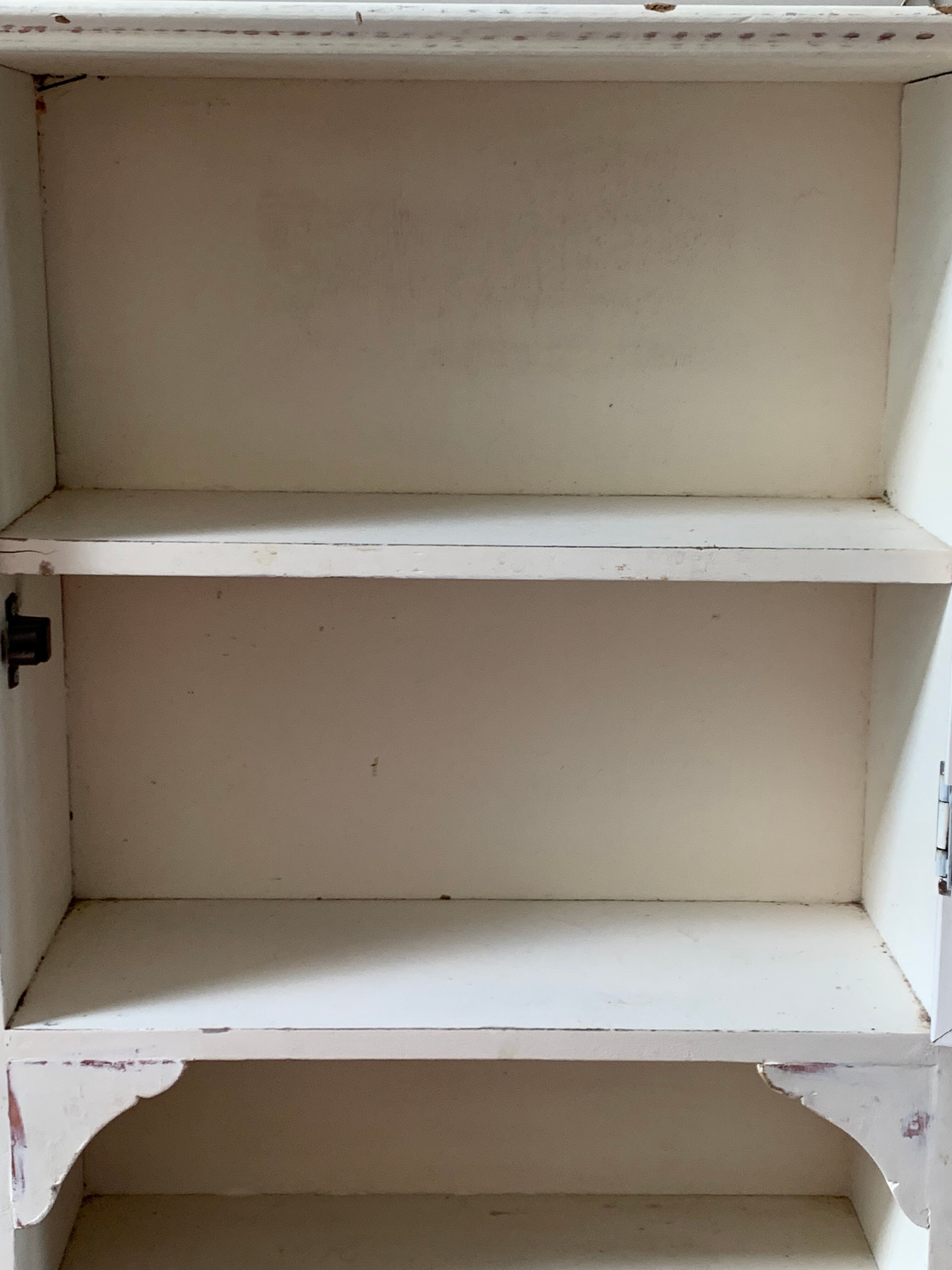 Hanging cabinet