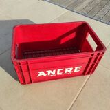 Vintage red plastic locker for 35 bottles of 25 cl anchor beer