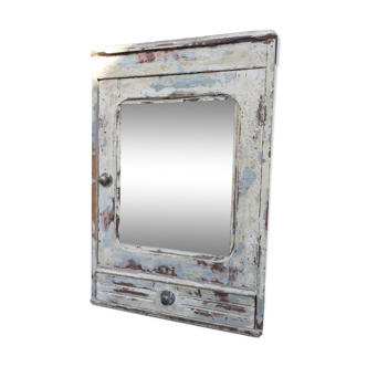 Armoire à pharmacie