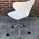 Vintage Desk Chair 3117 by Arne Jacobsen for Fritz Hansen in White