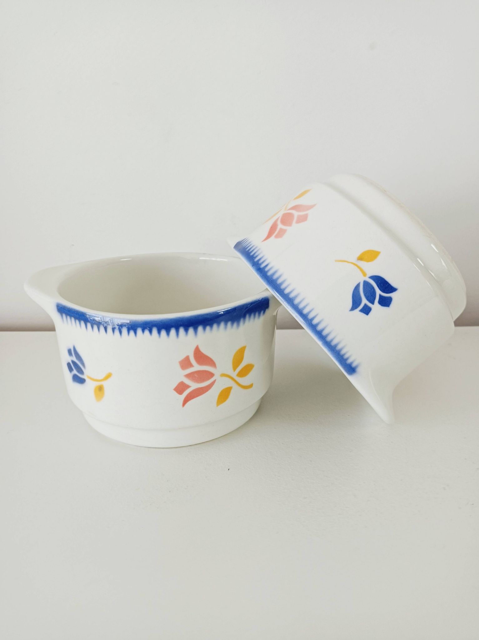 Set of 2 small floral ear bowls