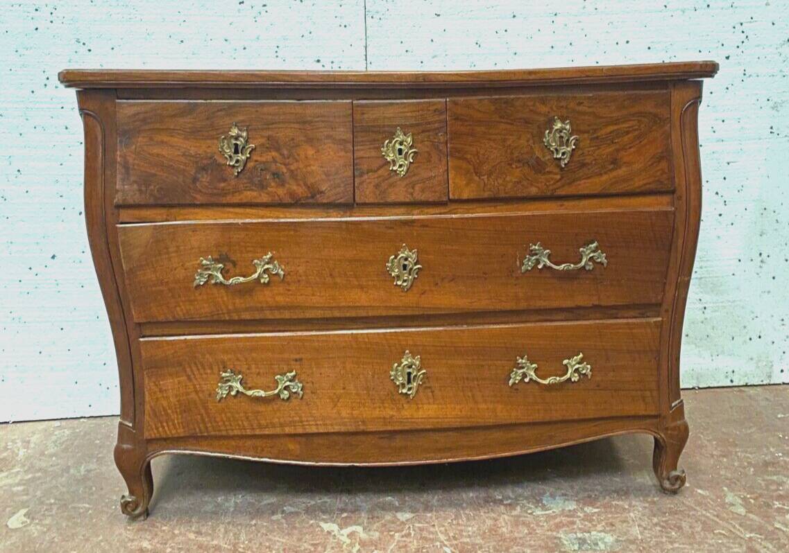 Louis XV curved chest of drawers in solid walnut Period 18th century