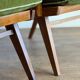 Paire de fauteuils vintage en bois et tissu