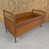 Lit en rotin et bois pieds compas enfant vintage
