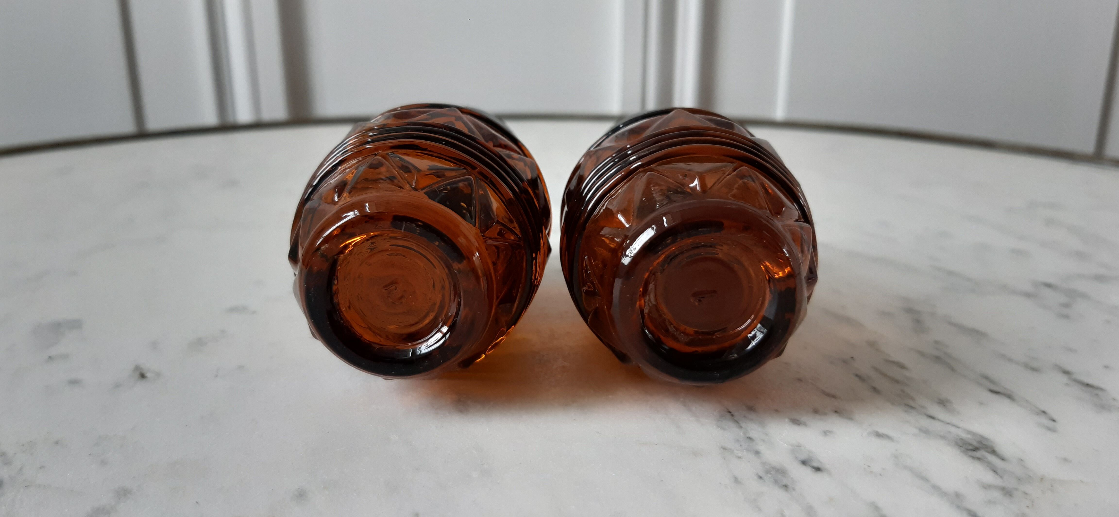 Duo of salt shaker, pepper in amber glass 70s