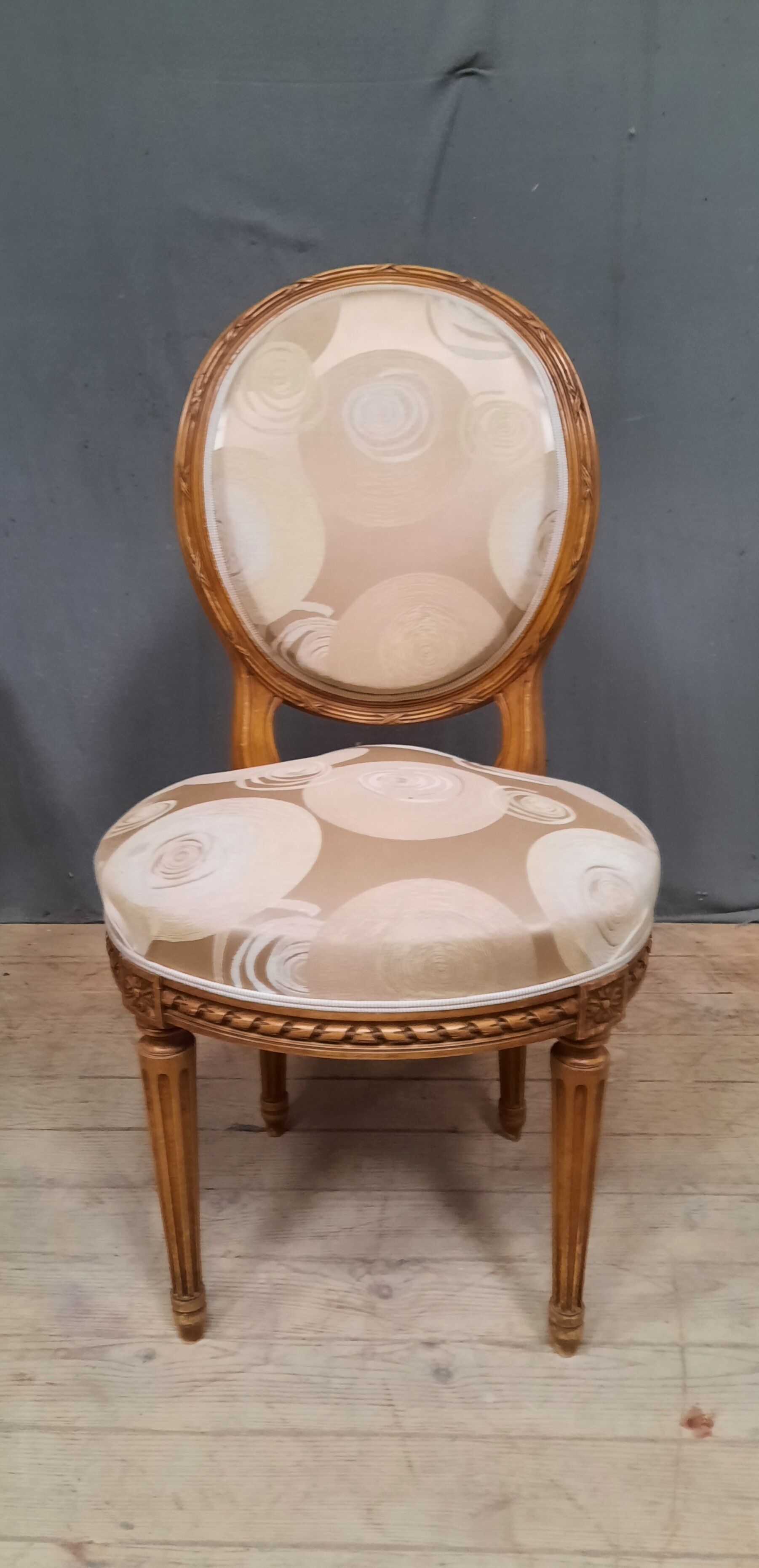 Chaise de style Louis XVI