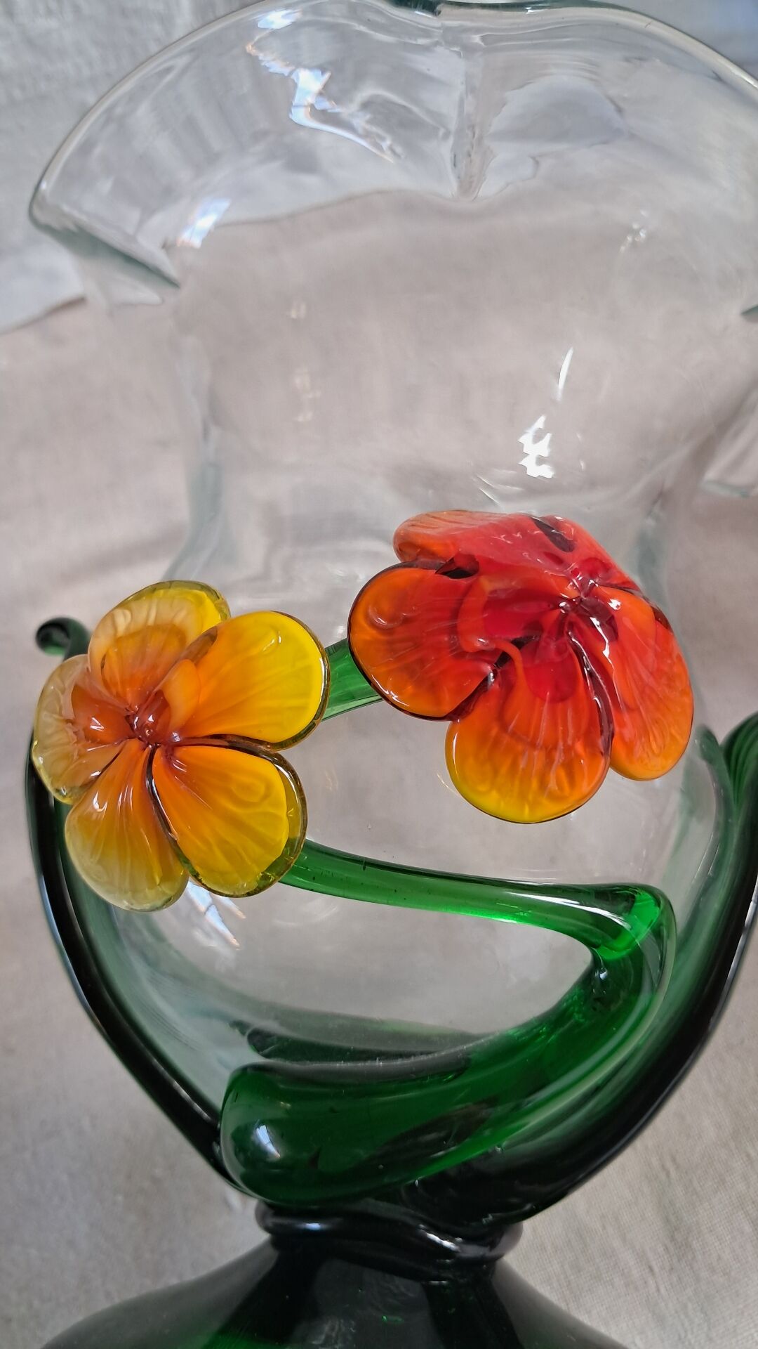 Vintage corolla vase in blown glass with applied flowers – Mura style