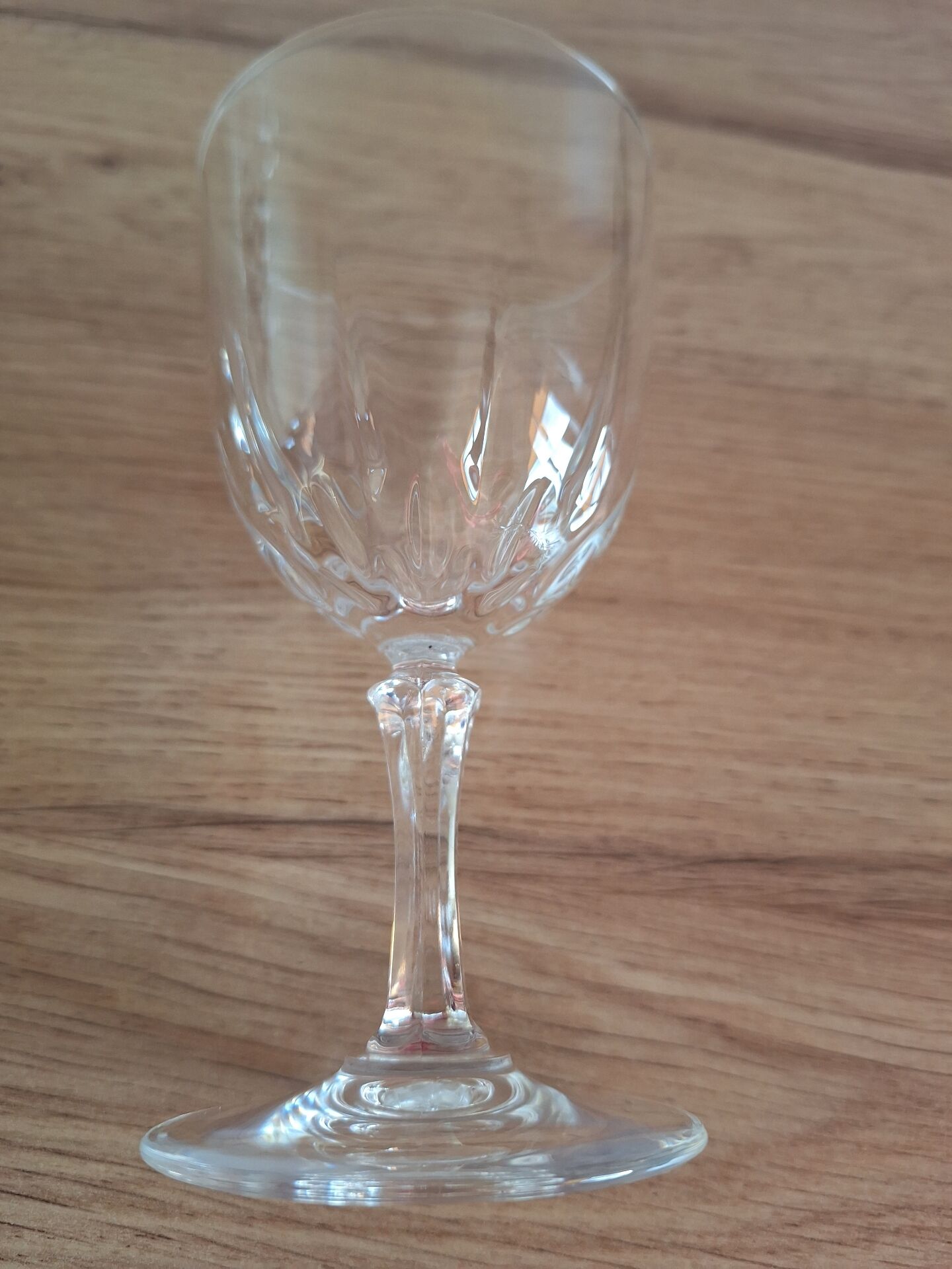 12 crystal glasses from Arques in 2 different sizes.