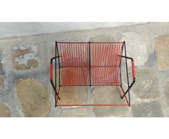Vinyl in scoubidou red and black metal door