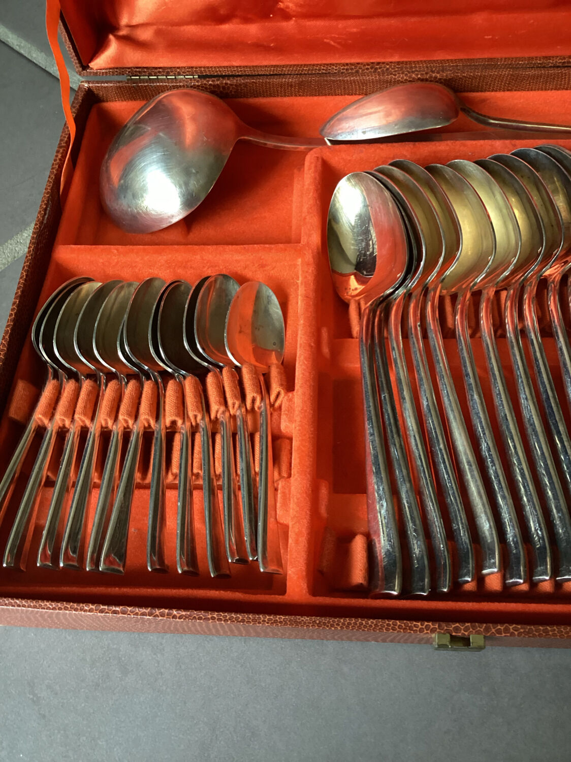 Ménagère en métal argenté complète