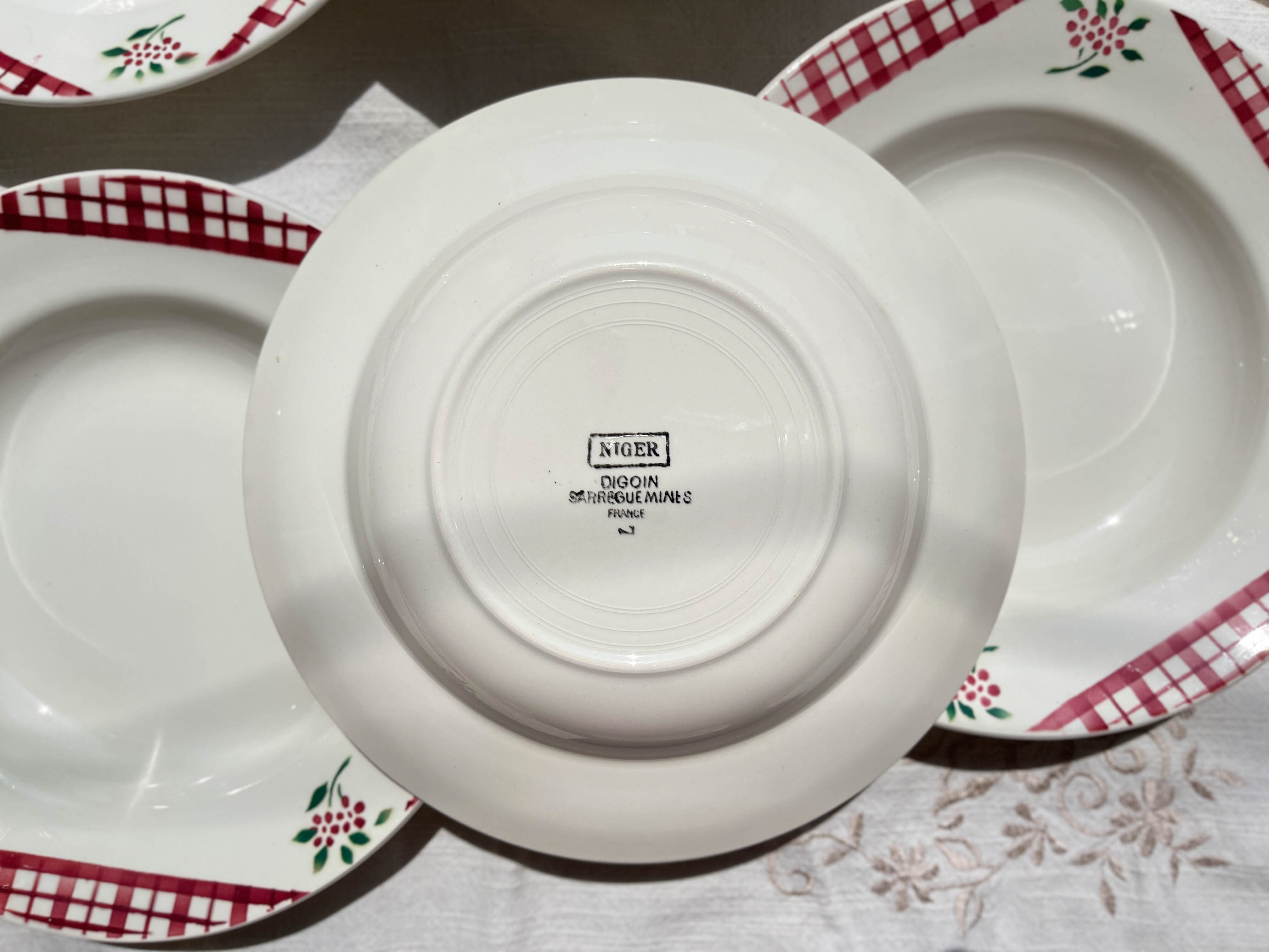 6 Digoin Sarreguemines Niger model soup plates with floral pattern and red/white checks