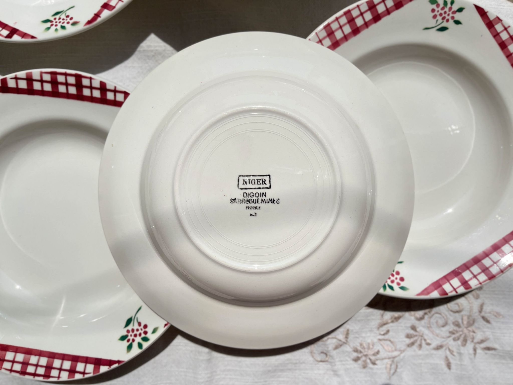 6 Digoin Sarreguemines Niger model soup plates with floral pattern and red/white checks