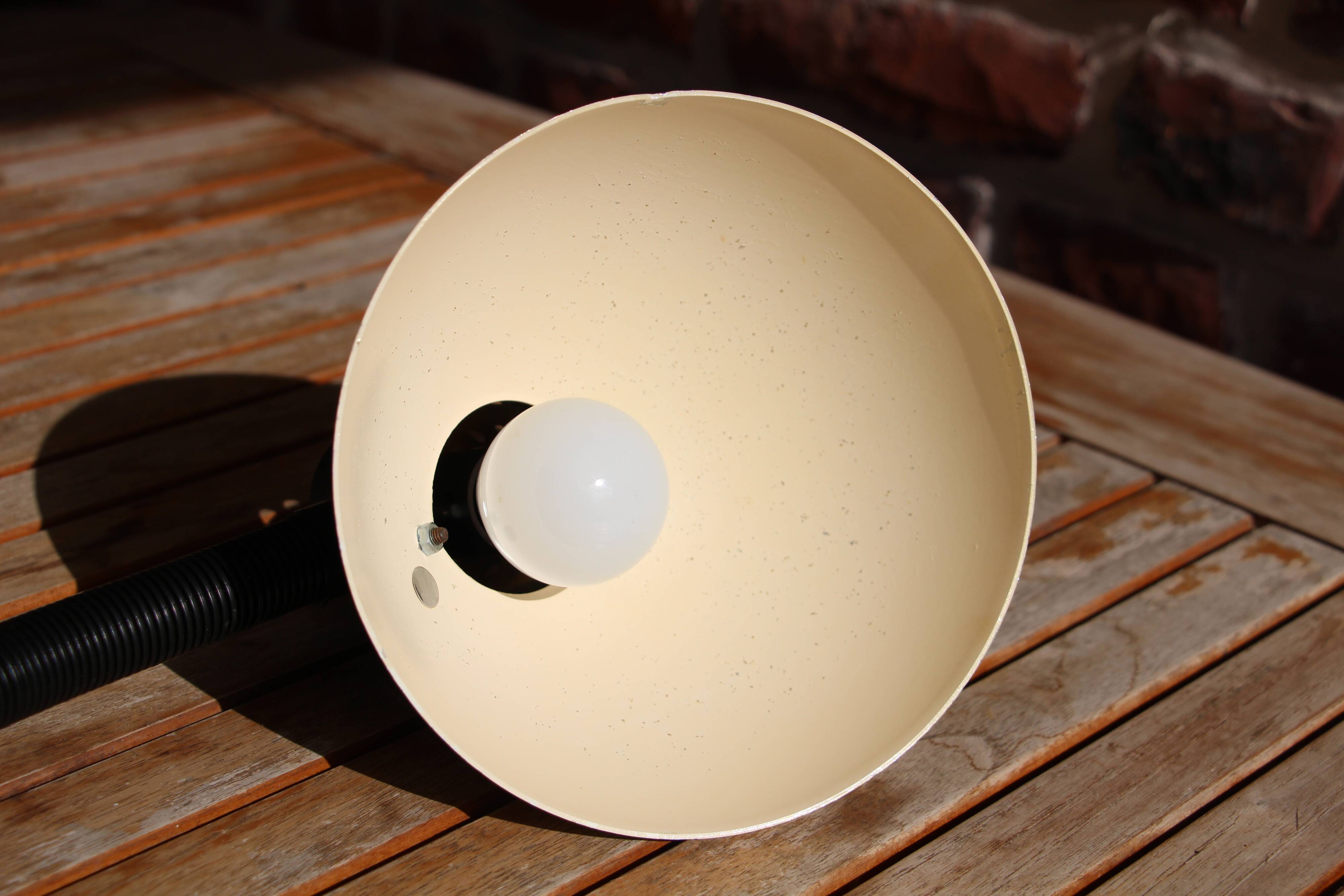 Beige Auminor desk lamp
