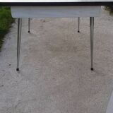 Table and 4 chairs in white formica