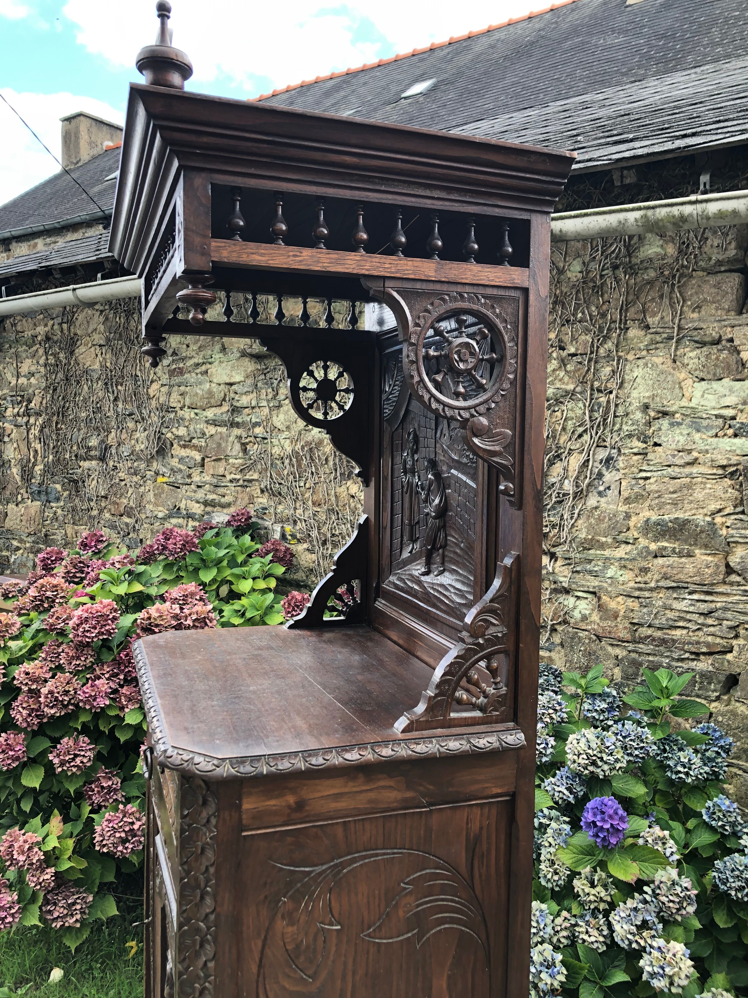 Breton oak sideboard from the early 20th century