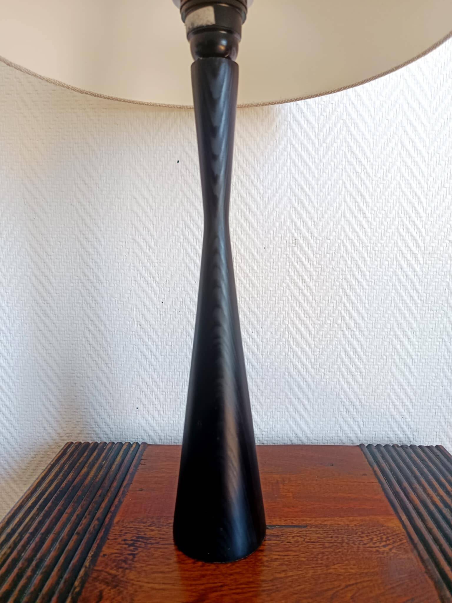 Lampe diabolo en bois noirci