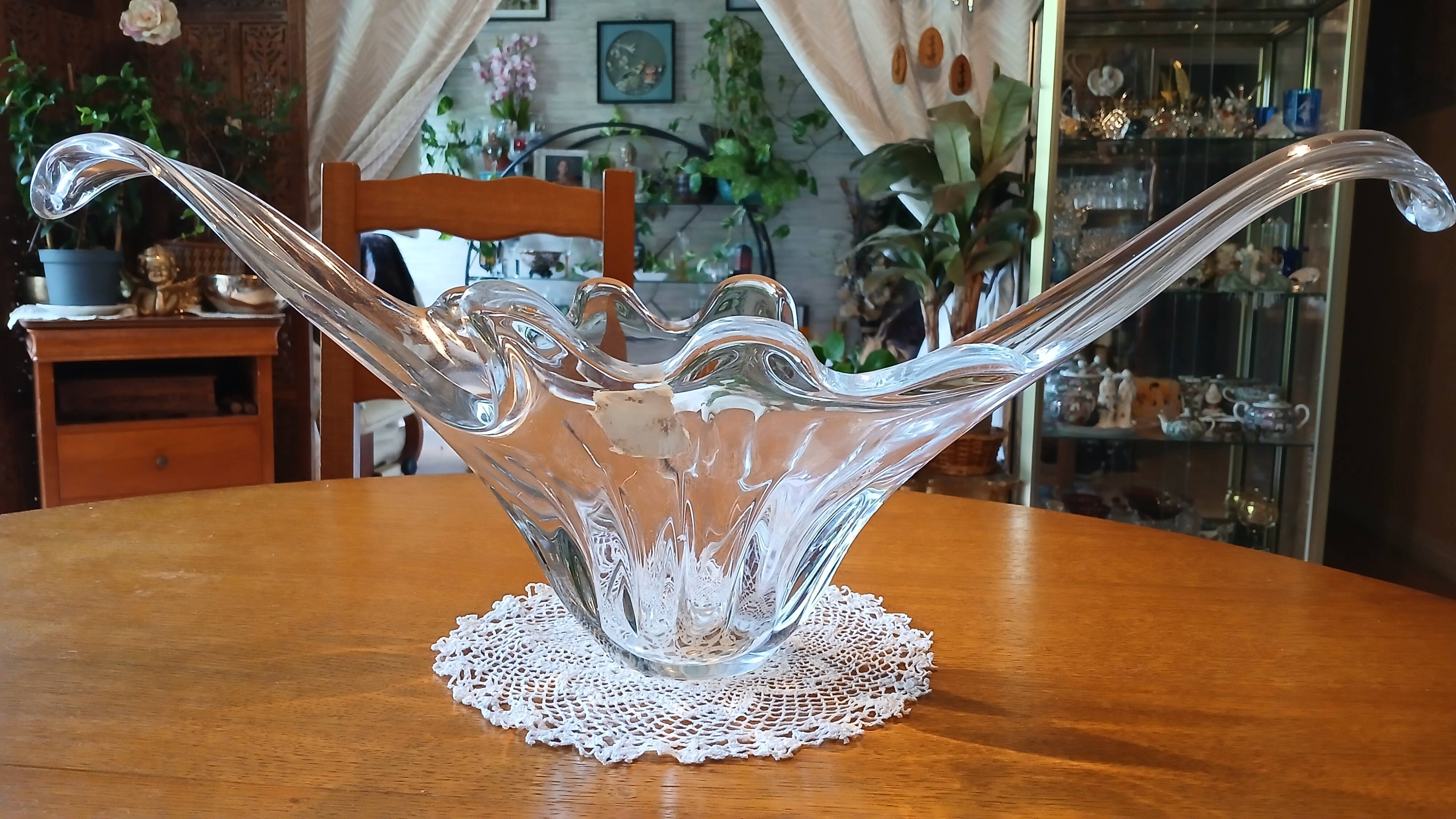 Large crystal bowl — entirely handmade by a master glassmaker.