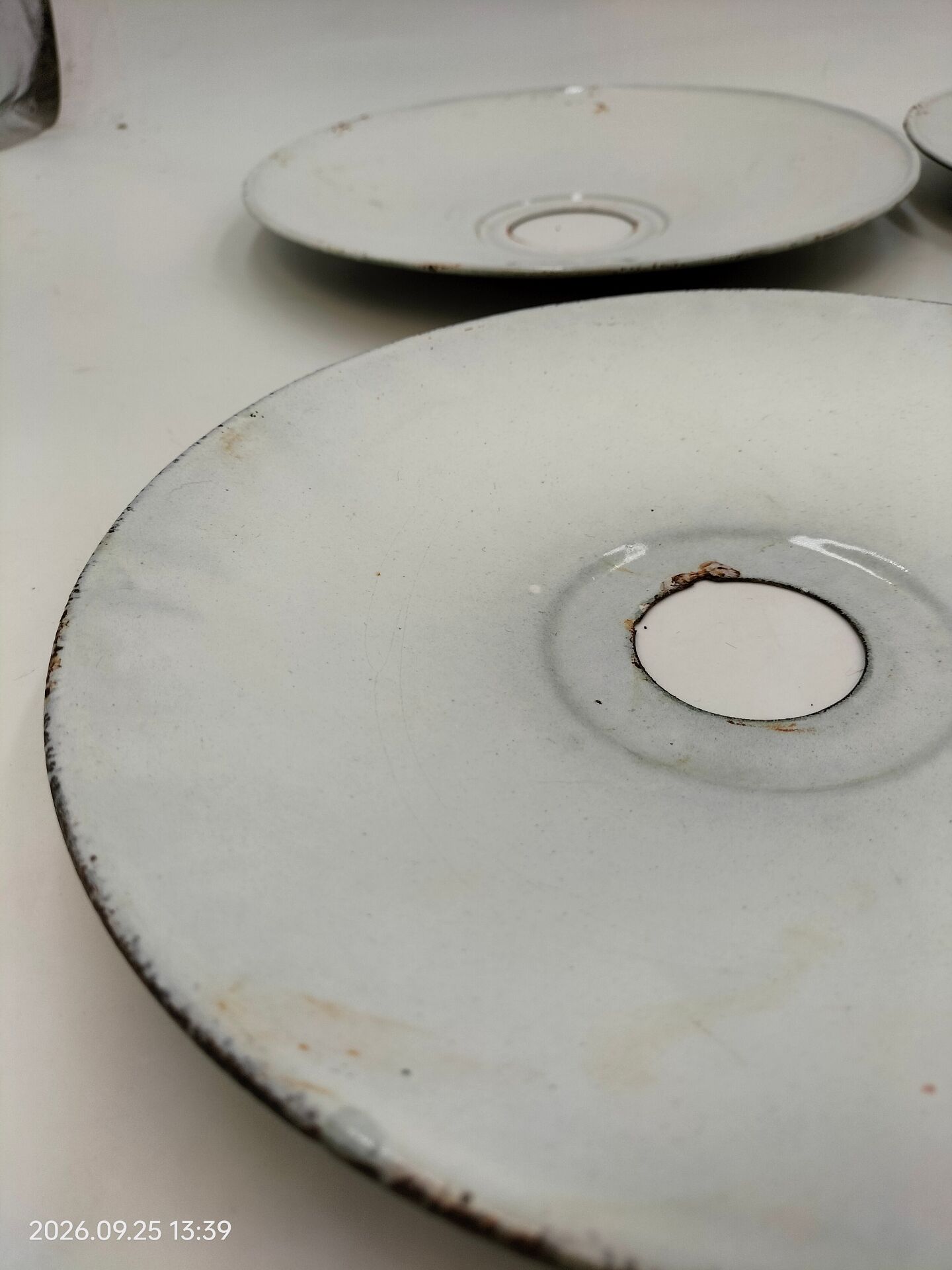 Enamelled sheet metal lampshade
