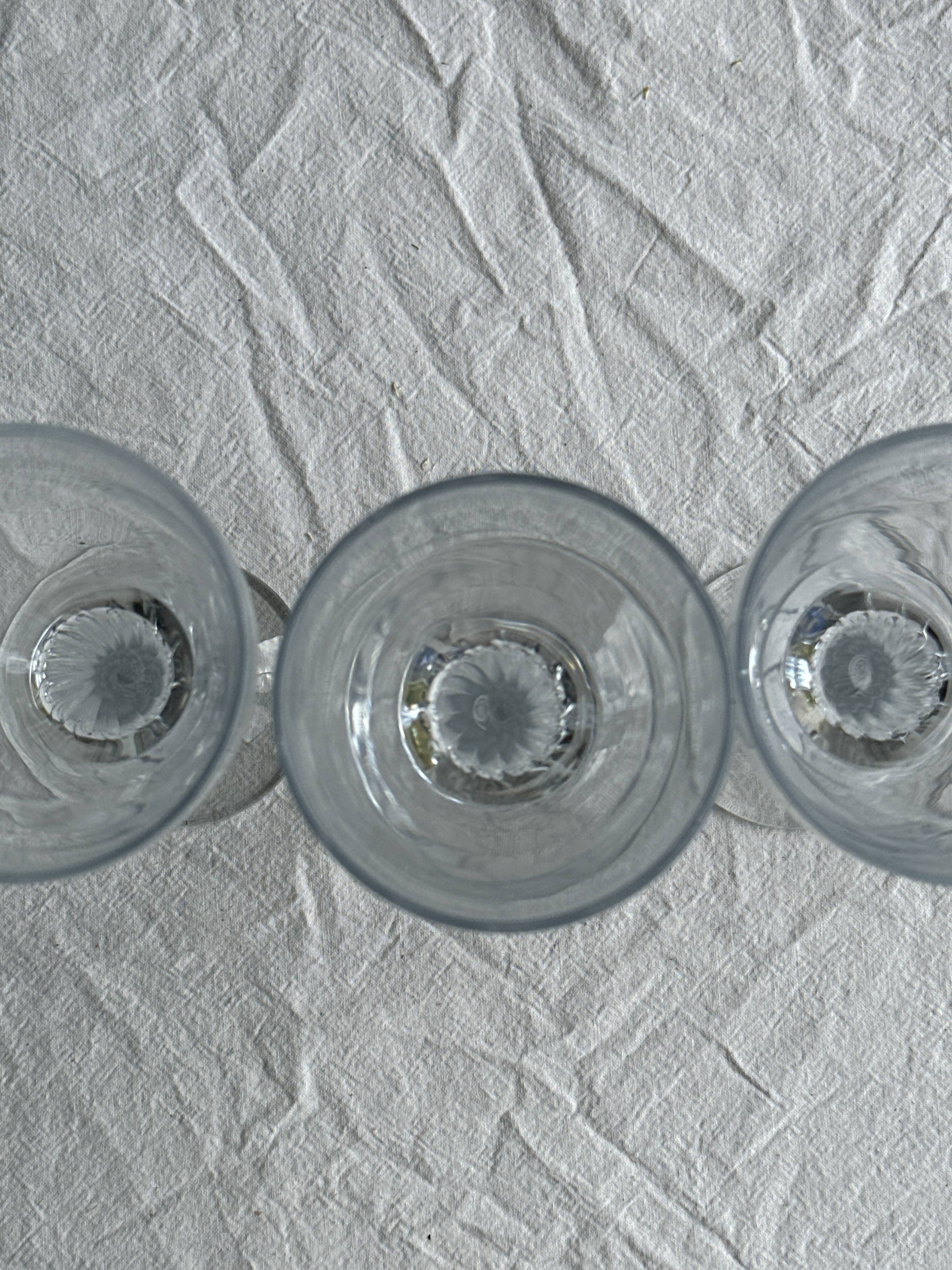 Set of 6 twisted ribbed glass wine glasses