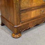 Commode Napoléon III en noyer, sapin et marbre blanc du 19ème siècle