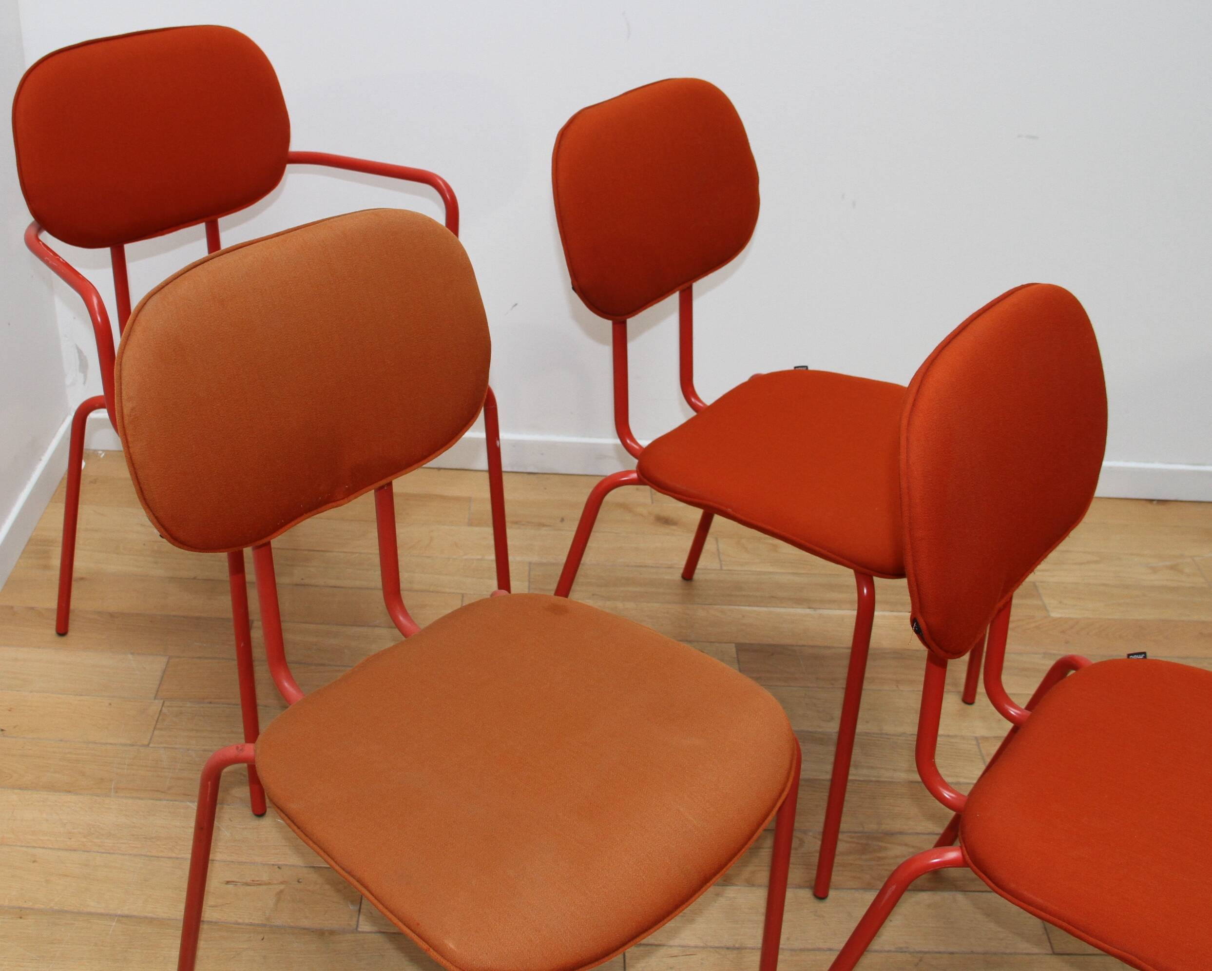 Chaise New School, MDD