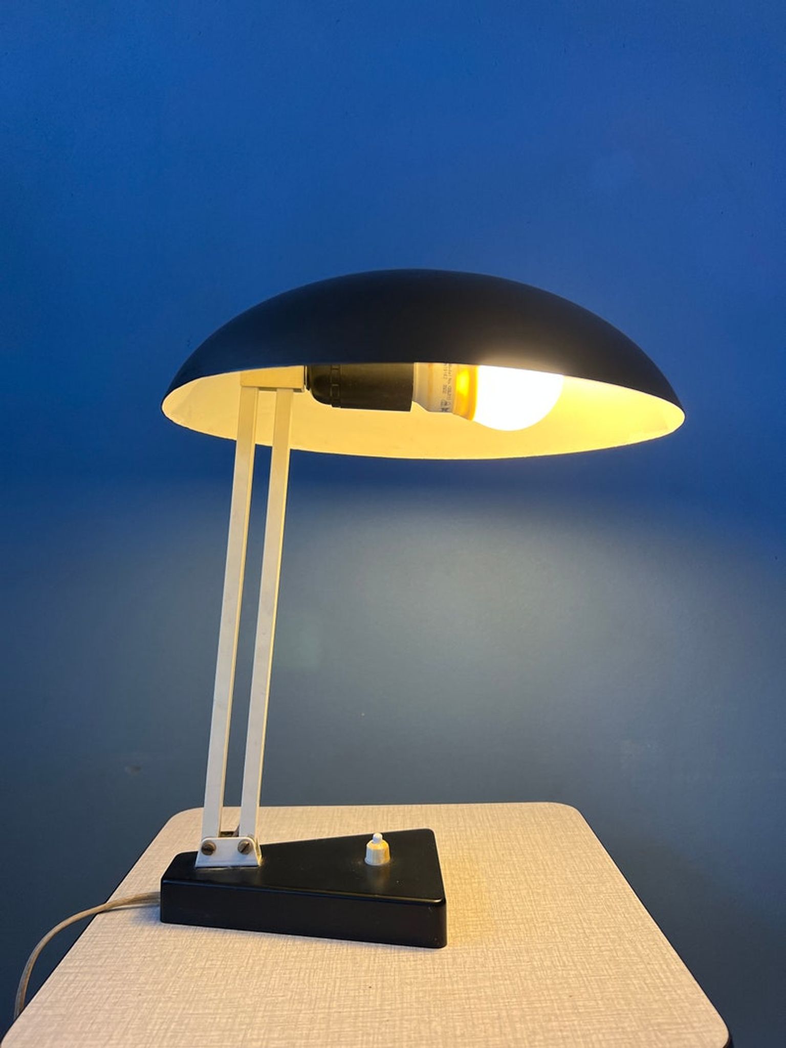 Lampe de bureau flexible vintage noire par Hala