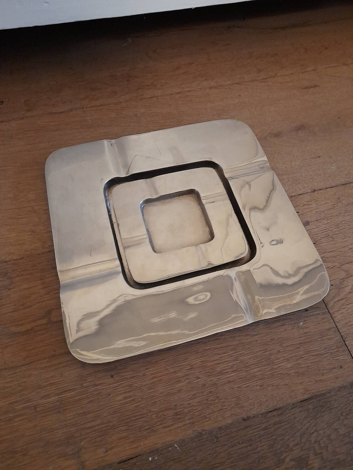 Geometric minimalist ashtray