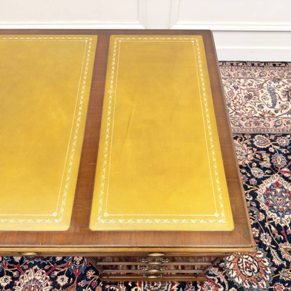 Classic English Heldense Desk