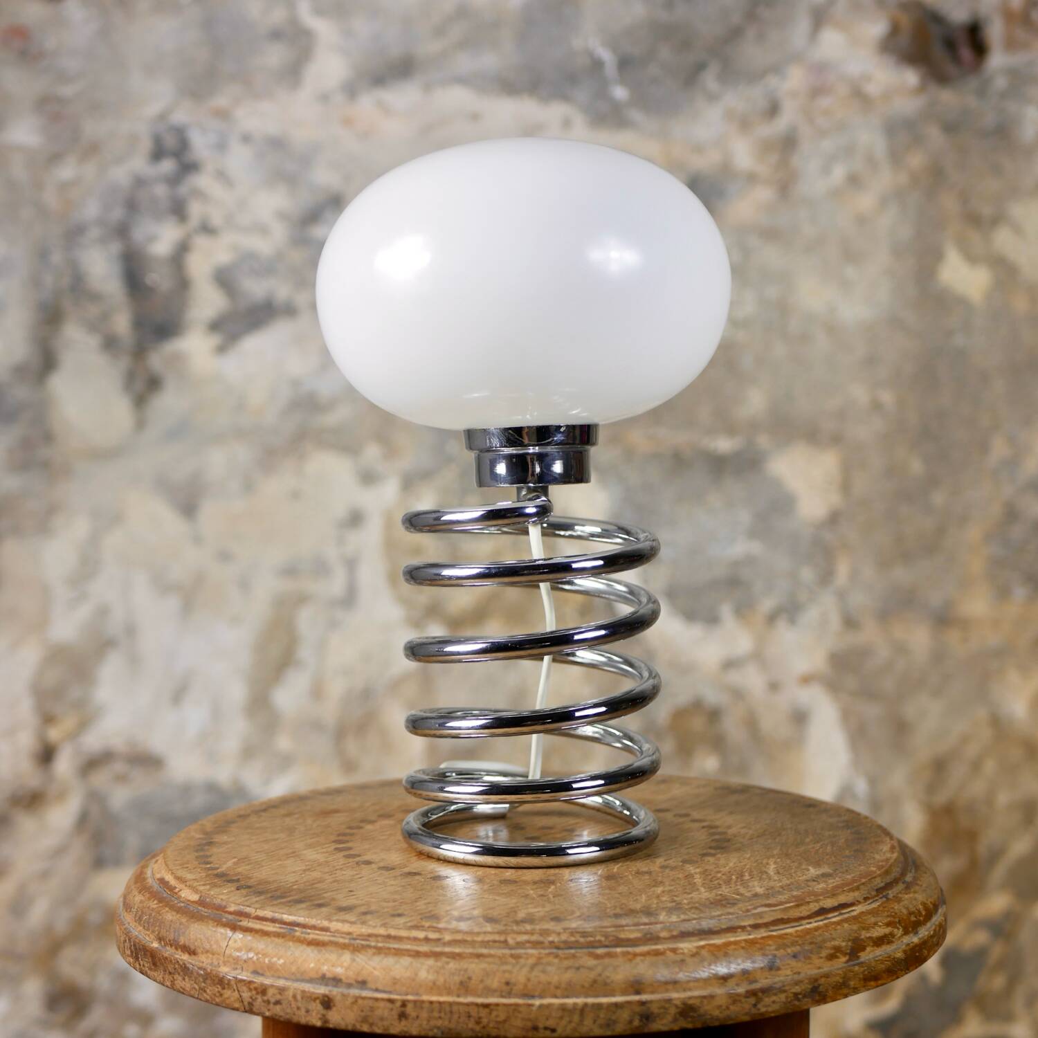 Chrome spring lamp