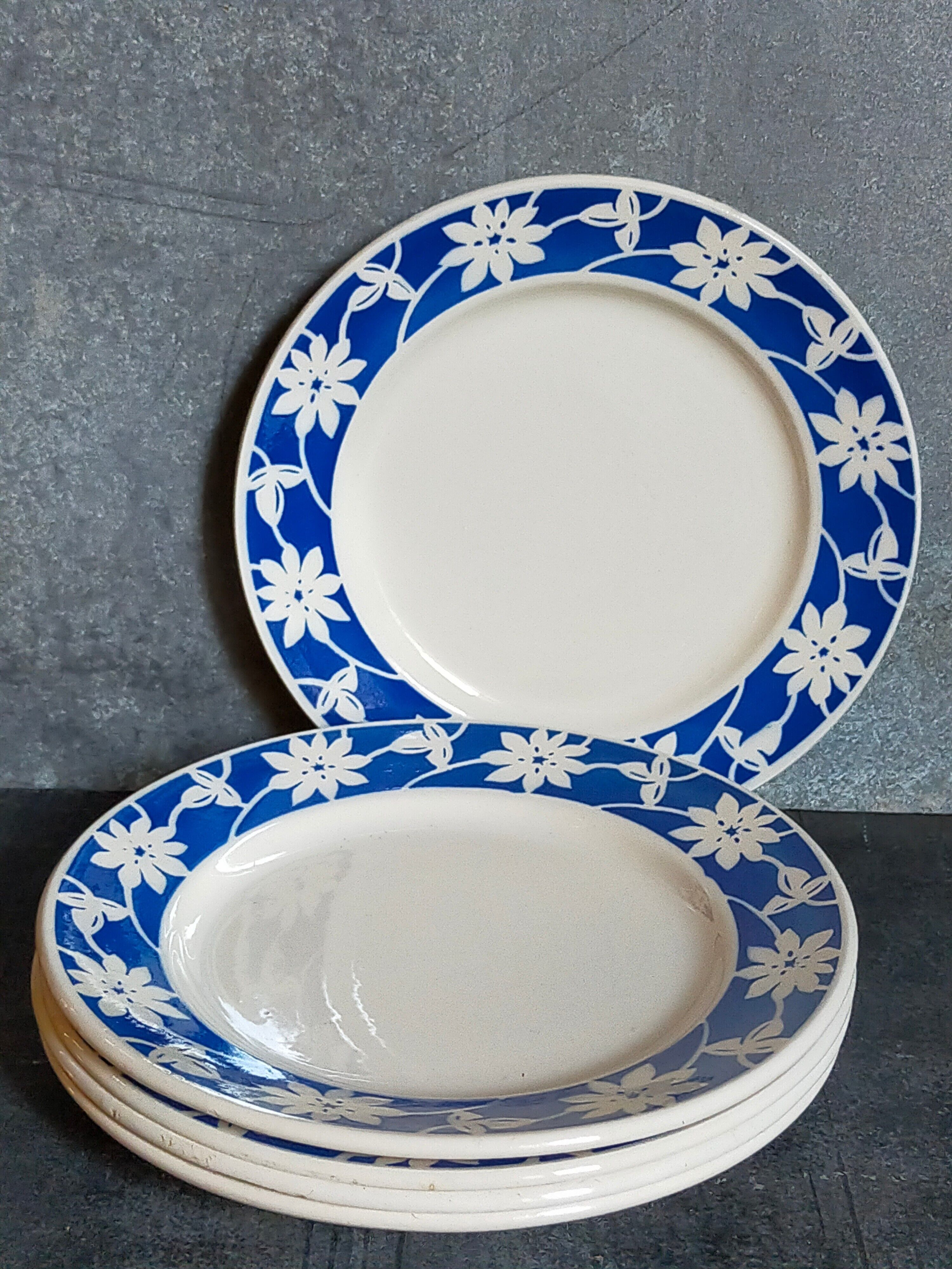 Cinq assiettes à dessert de Badonviller aux fleurs