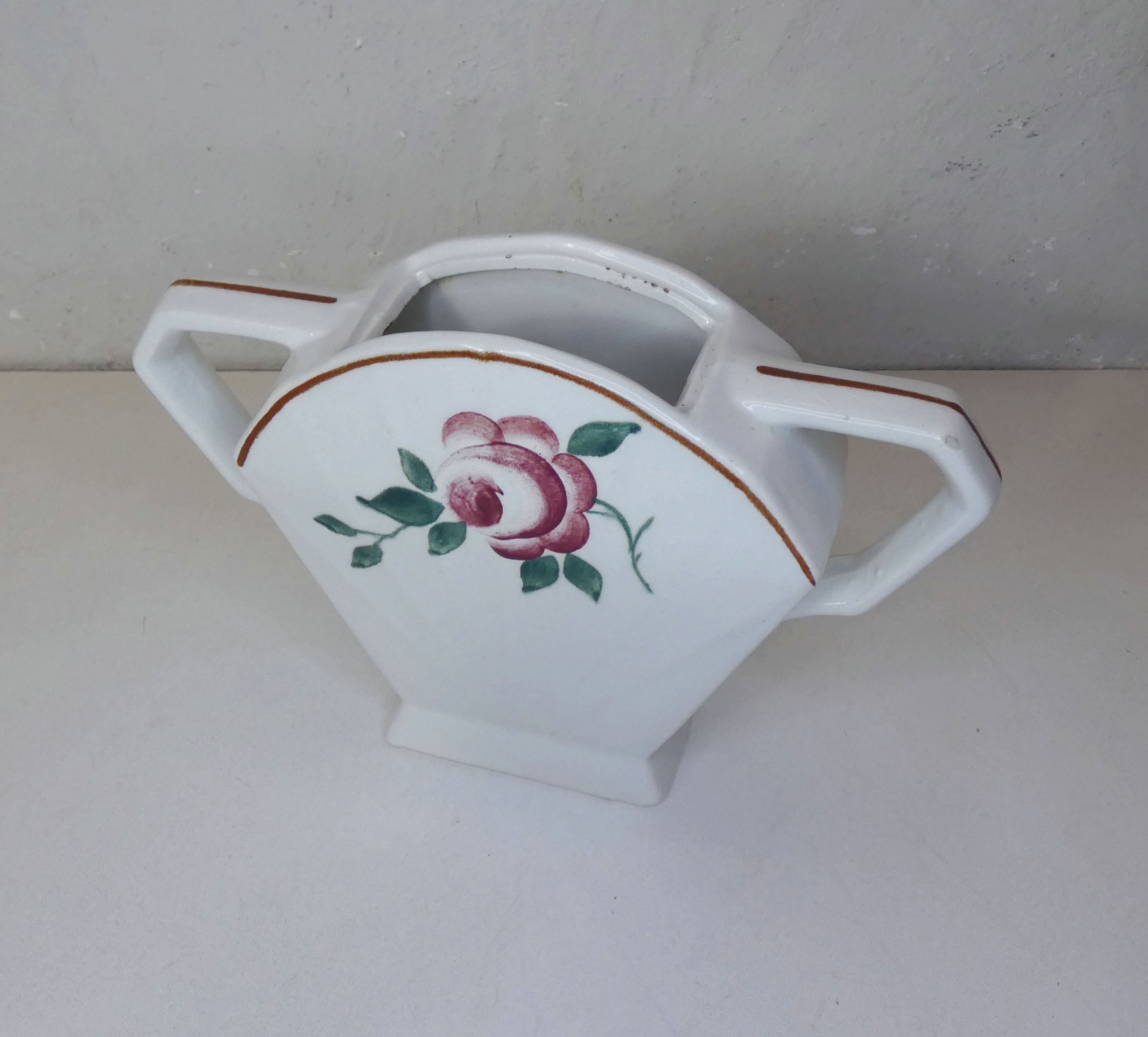 Ancien pot en faience de Saint Amand