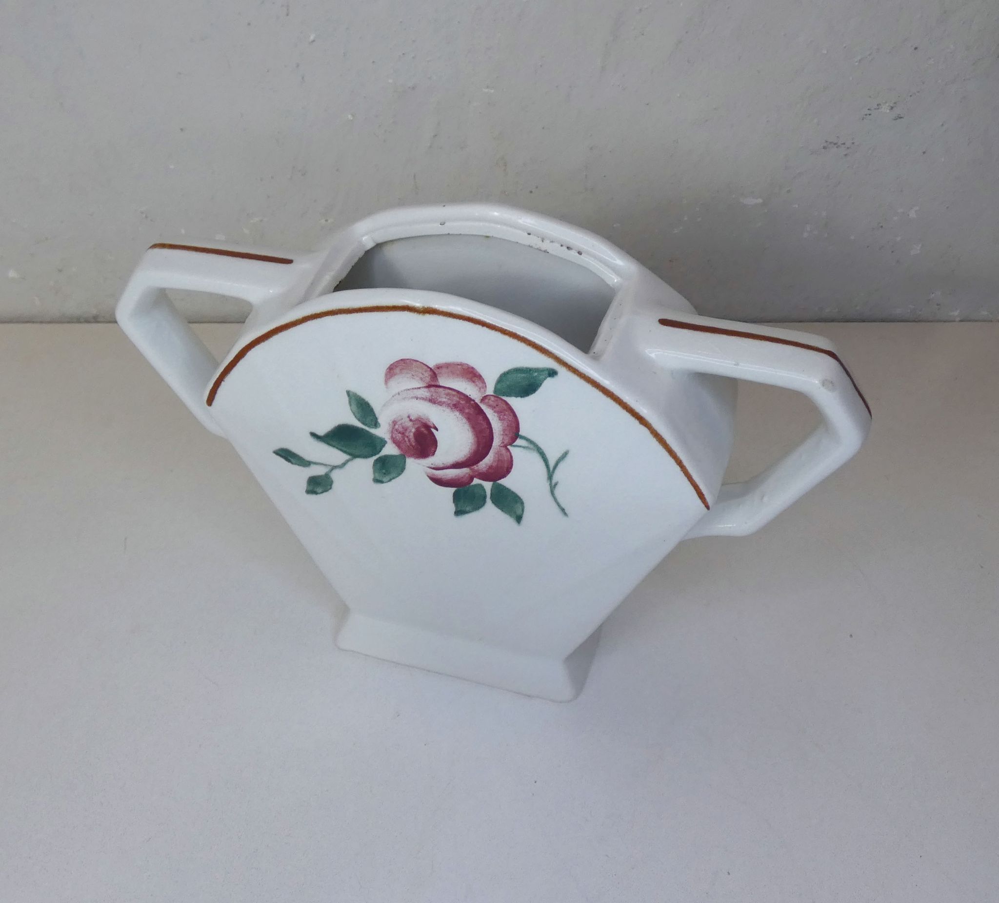 Ancien pot en faience de Saint Amand