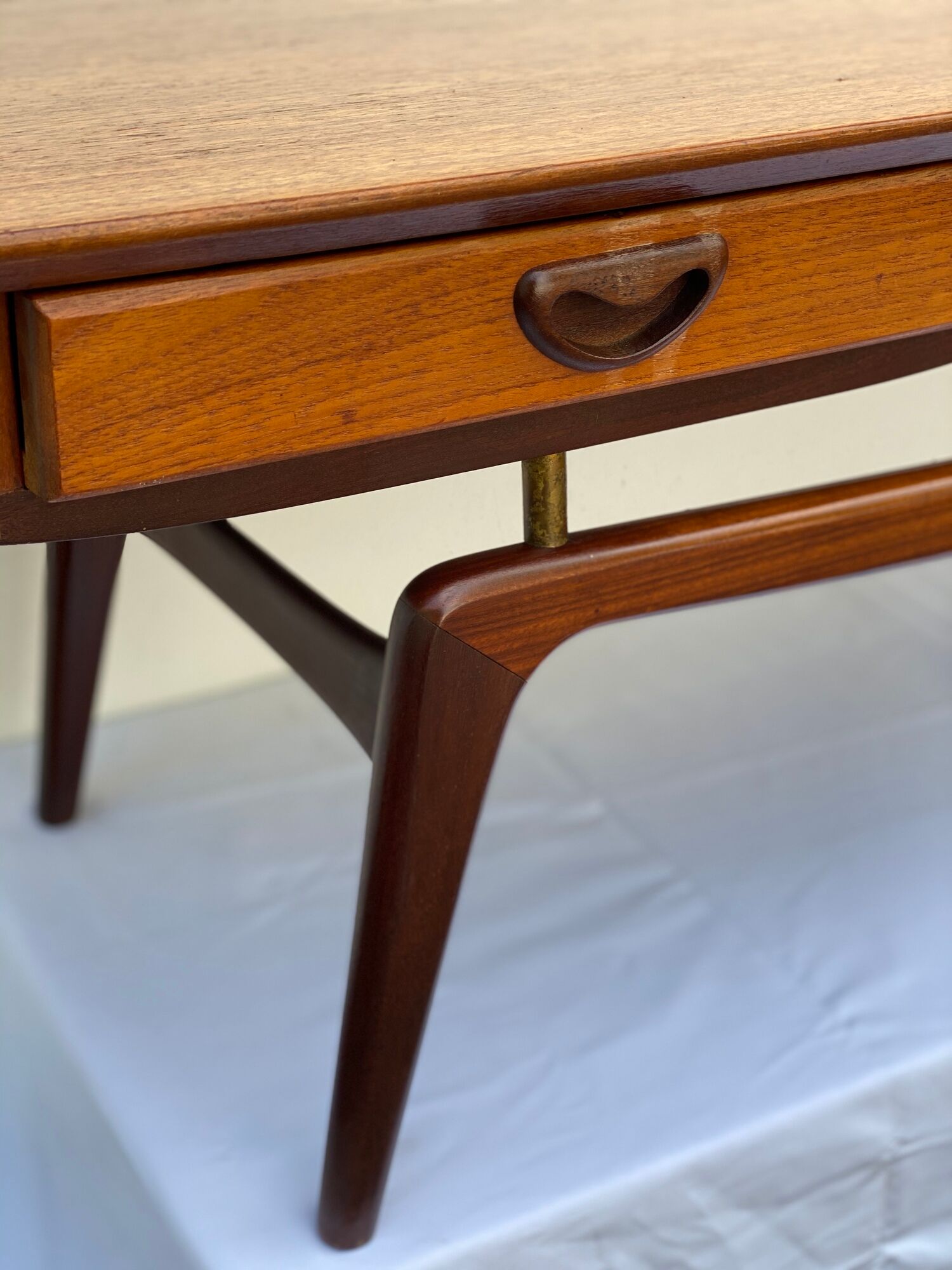 Louis van Teeffelen Salon Table in Teak with a double drawer 1950’s