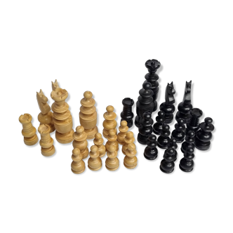 Henri Chavet Regence model wooden chess set, in its box, carved pieces – vintage edition