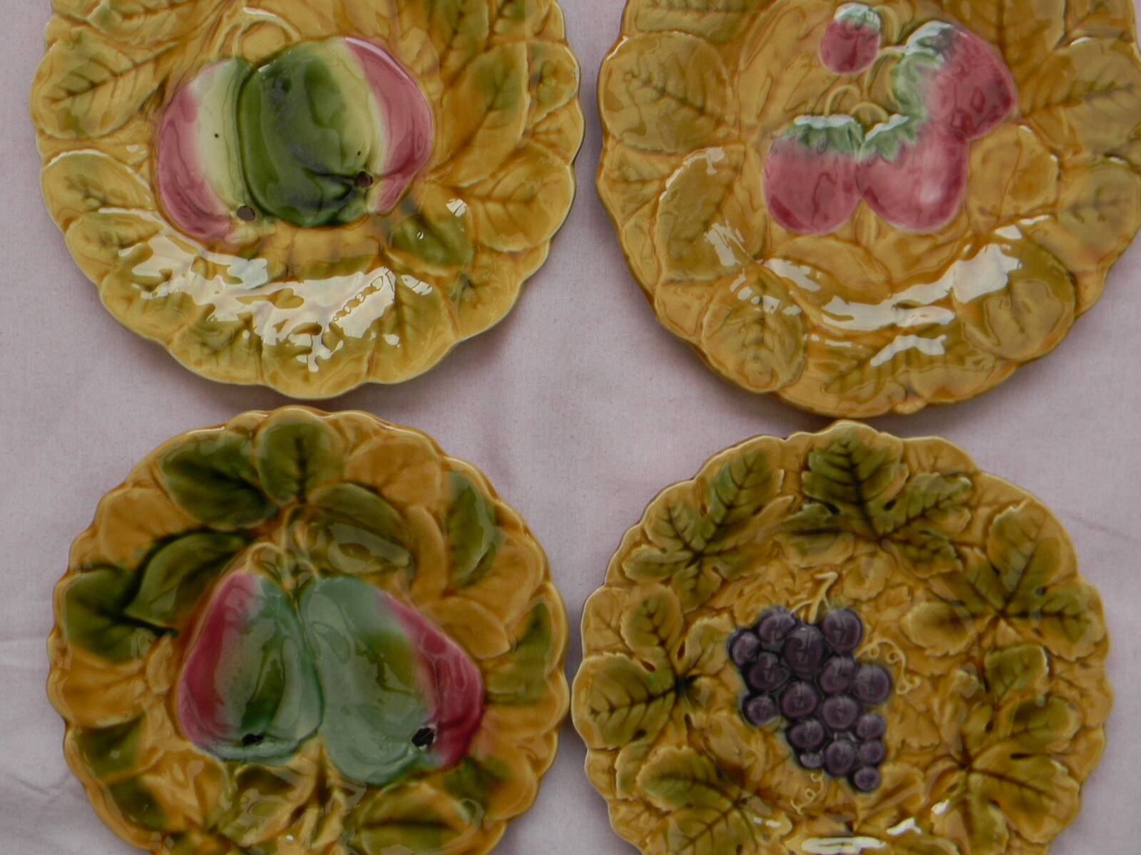 Set of 4 Sarreguemines majolica plates. Fruit decoration.