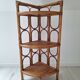 Etagère d'angle en rotin