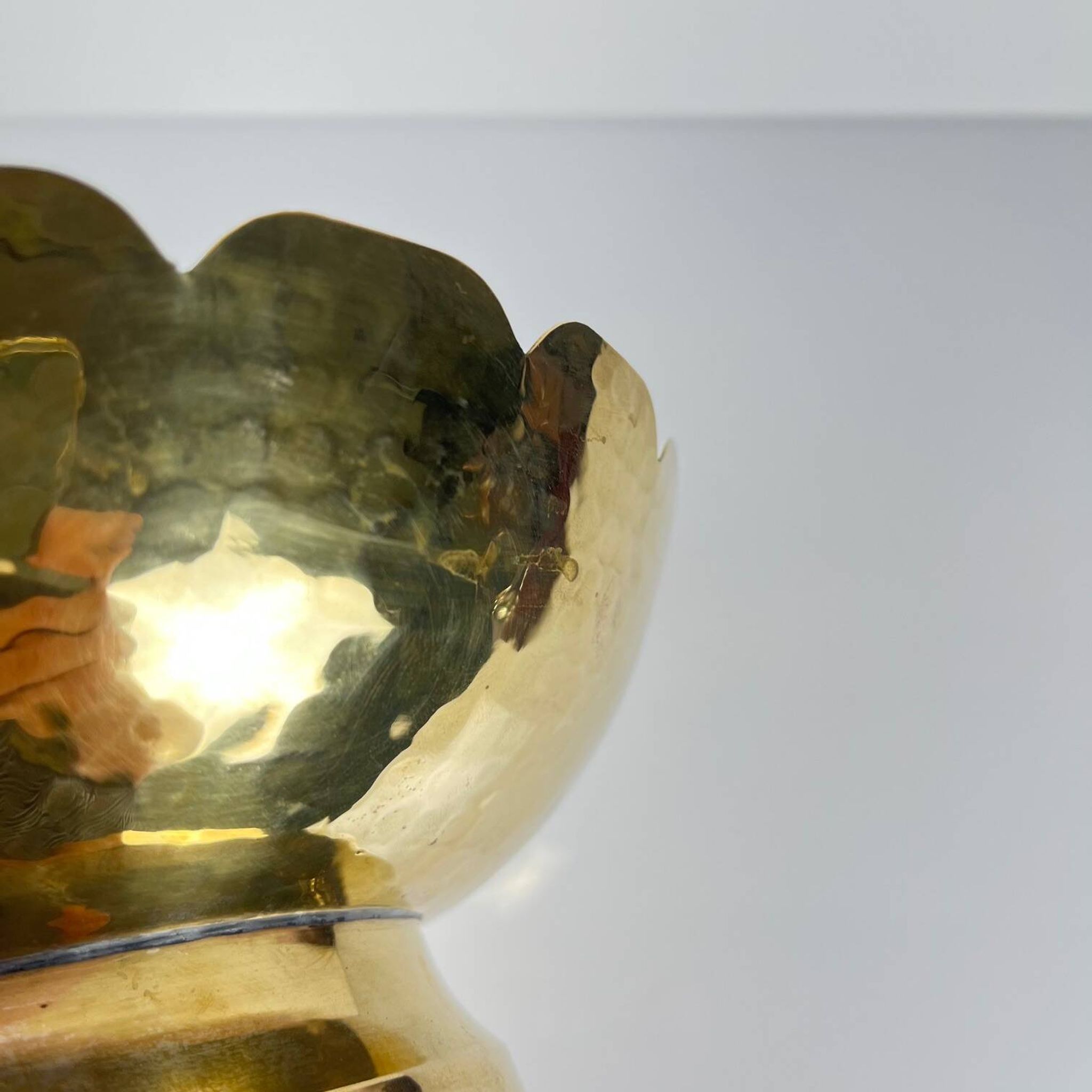 Coupe indienne en métal martelé doré EPNS