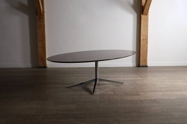 Table à manger grande de Florence Knoll en noyer, années 1960.