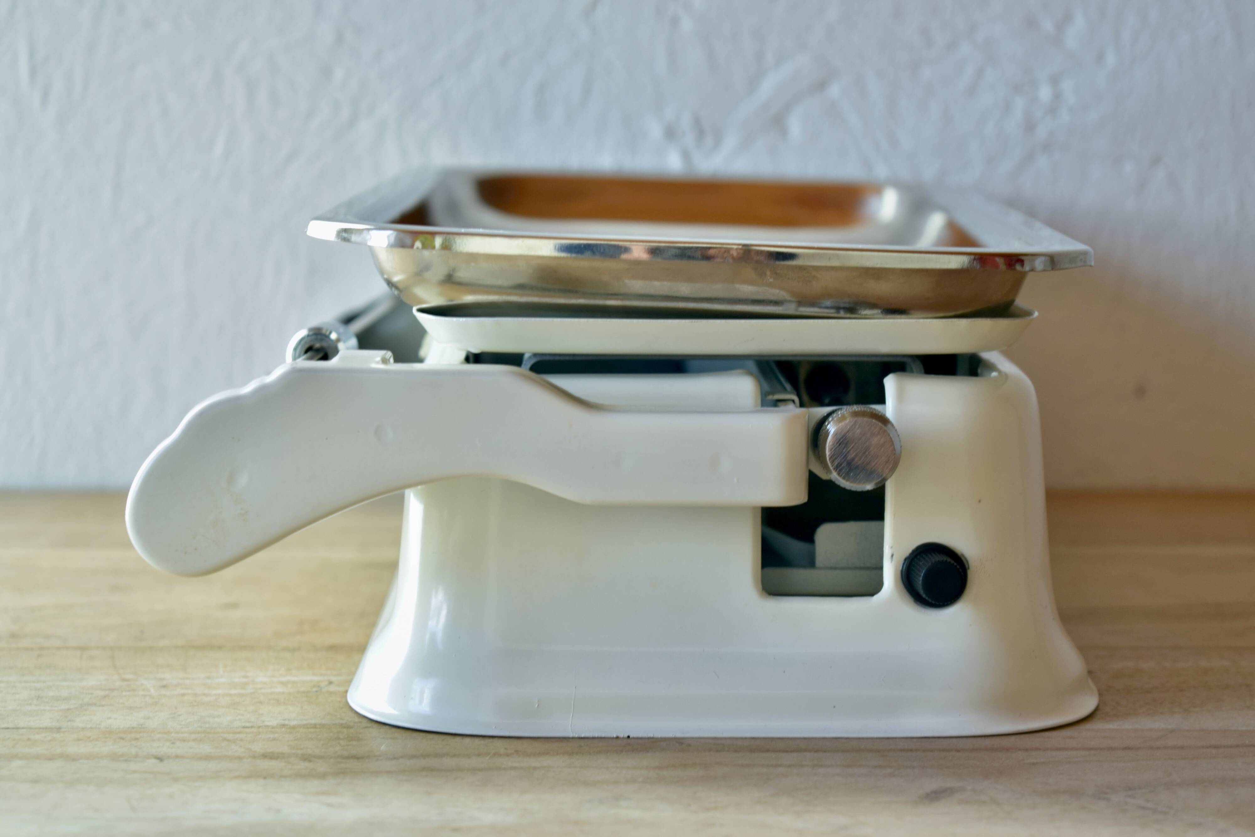 Stube - old household scale in lacquered sheet steel