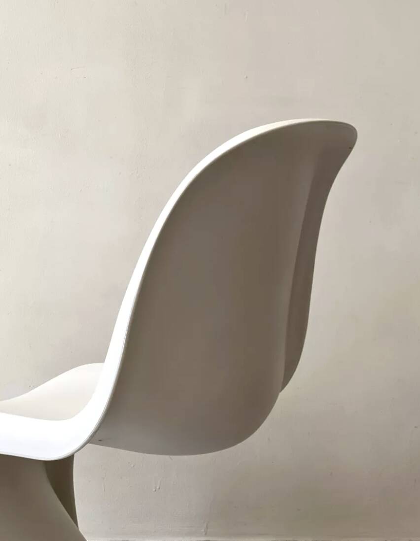 White monobloc design chair by Verner Panton, white edition Vitra.