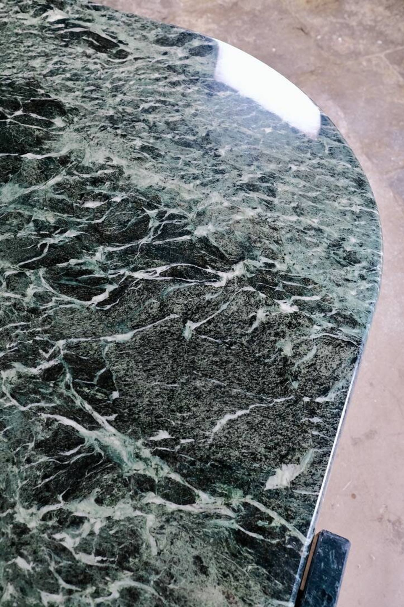 Emerald green marble "eye" coffee table, Roche Bobois, France, 1970s