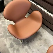 Fritz Hansen Swan chair by Arne Jacobsen in Cognac leather, NEW condition!!