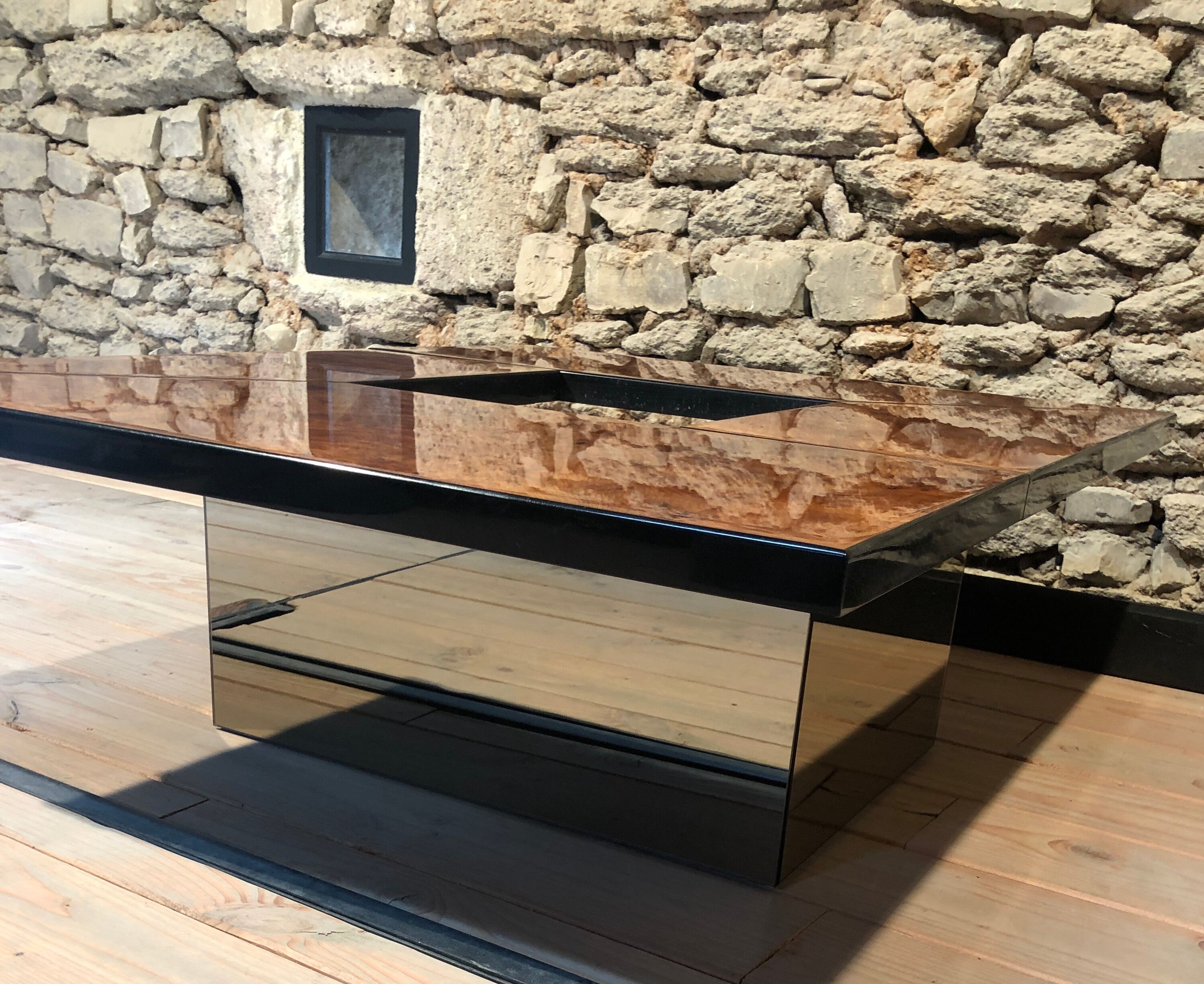Table basse bar cocktail caché en loupe d'orme de Paul Michel, 1970 Roche Bobois