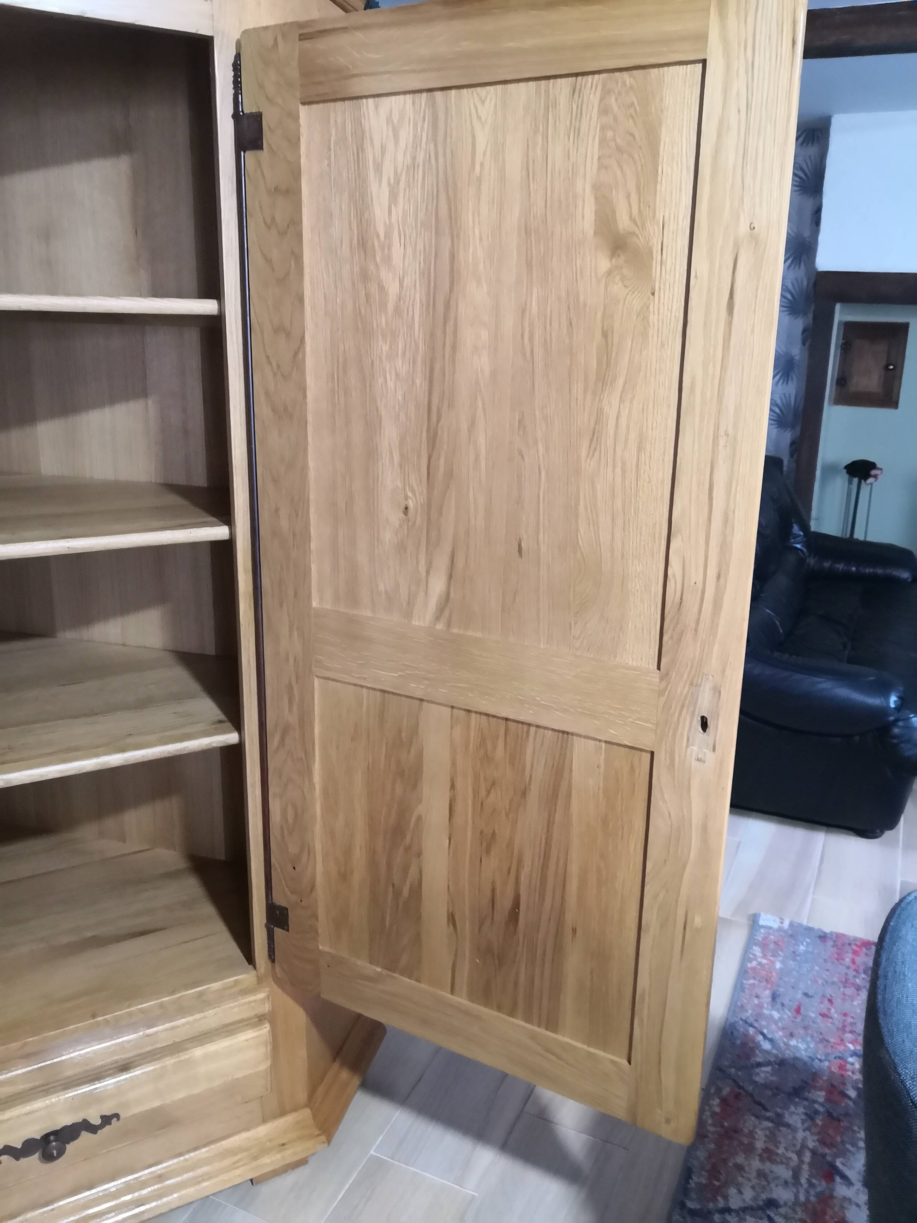Corner cupboard