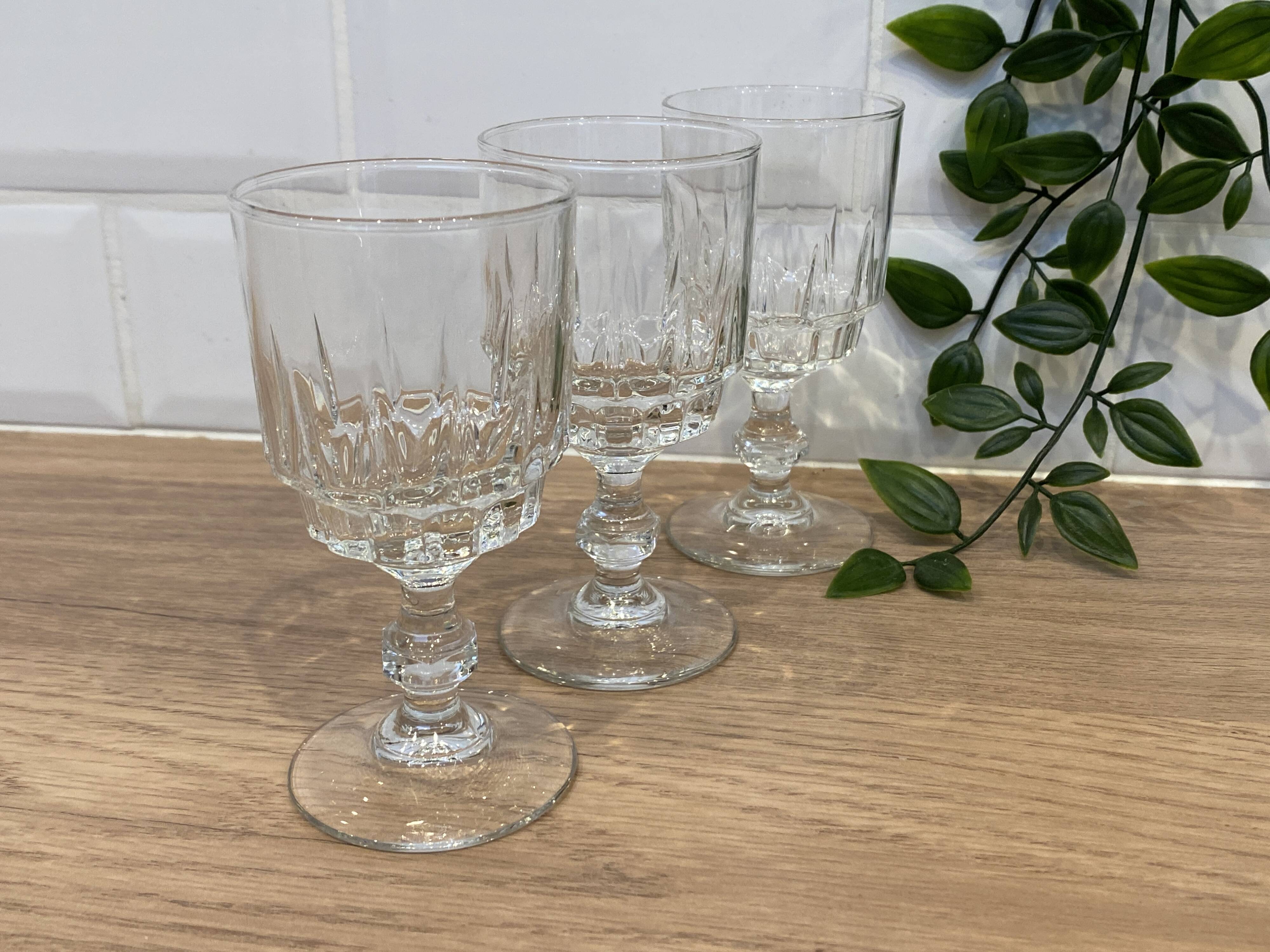 Set of 3 Luminarc Lance white wine glasses