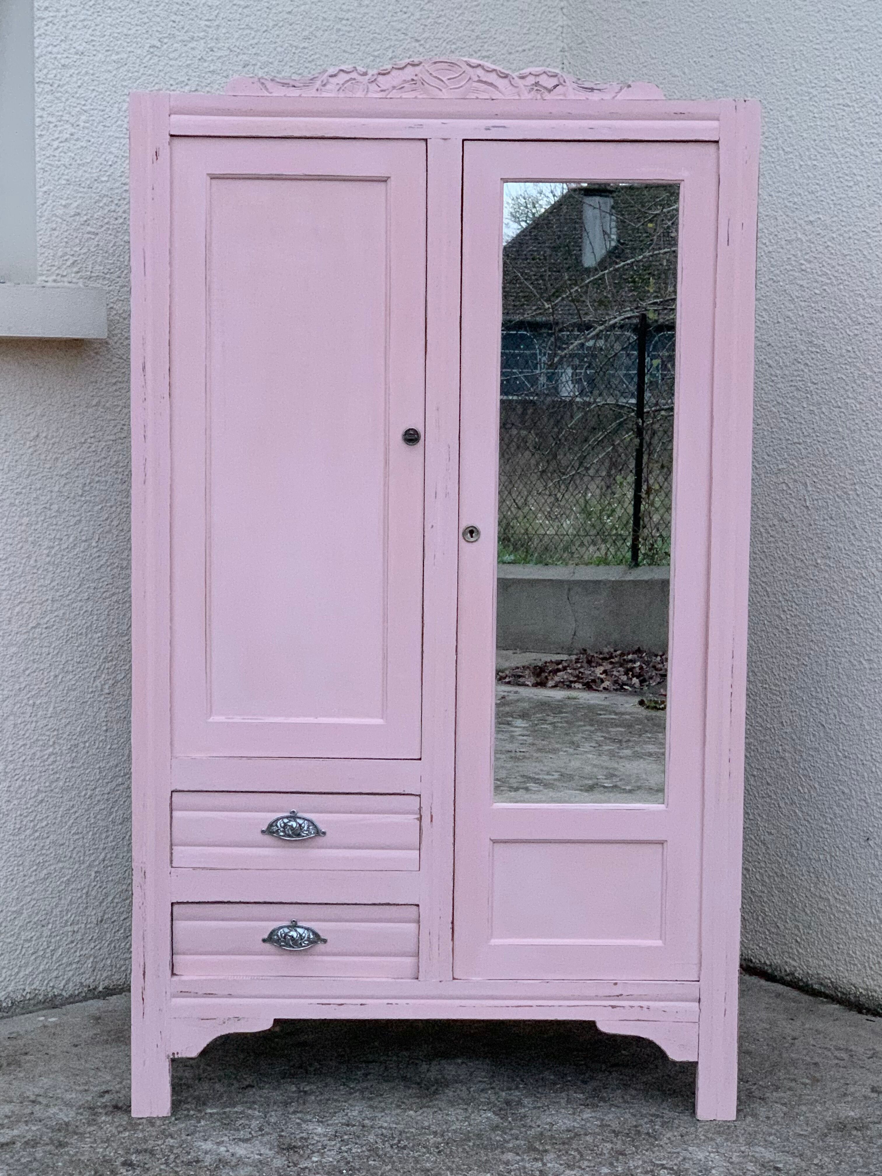 Parisian hotel wardrobe 1930