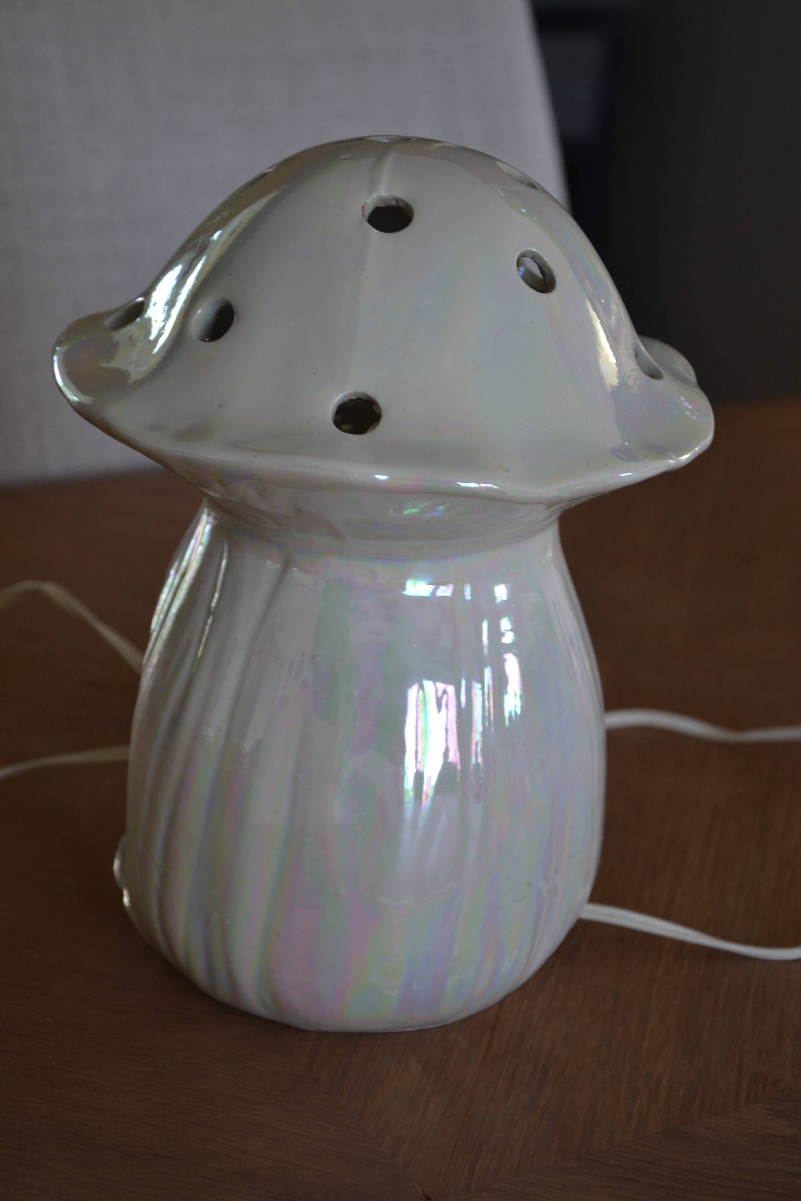 Iridescent ceramic night light for children, Italian.